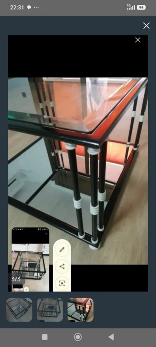 Mesa auxiliar cristal y metal negra