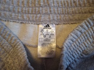 Pantalón corto Adidas gris naranja