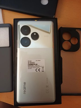 REALME GT6 12 GB + 256 GB Batería 97% + ACCESORIOS