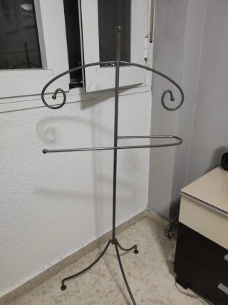 Galán de noche de metal gris
