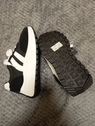 Zapatillas deportivas plataforma negras y blancas