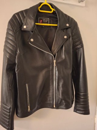Chaqueta de cuero negra
