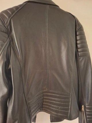 Chaqueta de cuero negra