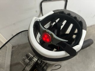 Bicicleta Paseo Mujer Marcha Cesto Regalo casco.