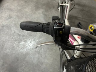 Bicicleta Paseo Mujer Marcha Cesto Regalo casco.
