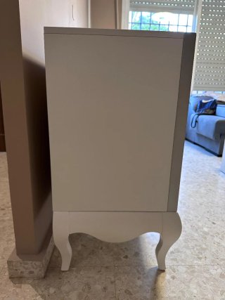 Elegante Mueble TV blanco y plata