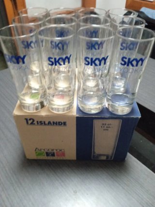 12 Vasos de tubo Skyy Vodka
