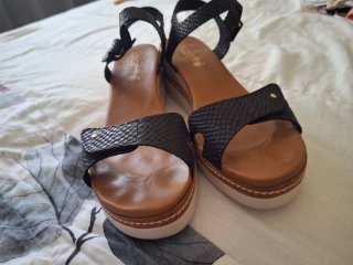 Sandalias de piel negras