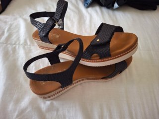 Sandalias de piel negras