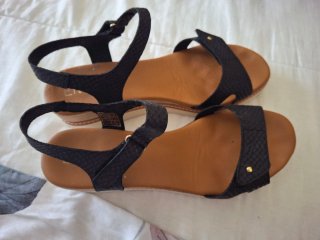 Sandalias de piel negras