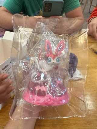 Figura Sylveon Pokémon Oficial Blinbox Funism