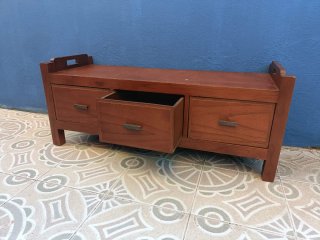 Banco de madera con cajones