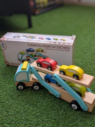 Camión porta coches de madera