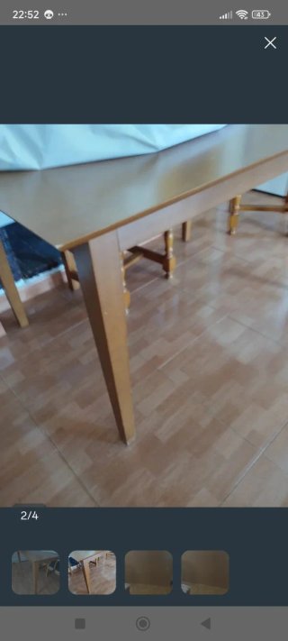 Mesa de comedor de madera