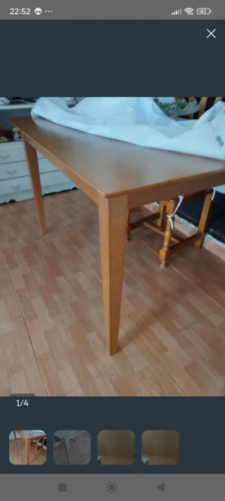 Mesa de comedor de madera