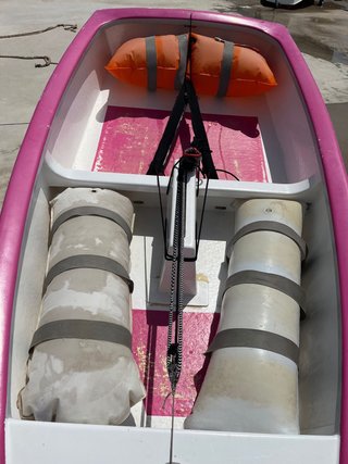 Barco optimist rosa con carro