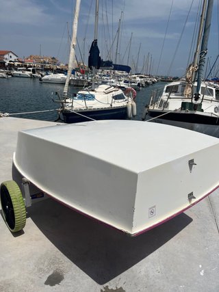 Barco optimist rosa con carro