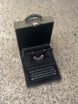 Máquina de escribir Hispano Olivetti