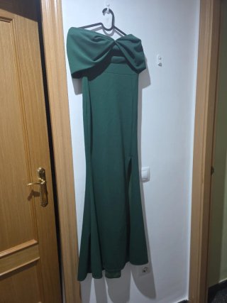 Vestido verde esmeralda escote Bardot