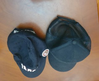 2 Gorras negra con diseño NOW 1,25 las dos