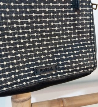 Bolso bandolera Fossil negro y blanco