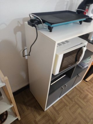 Mueble de cocina blanco y gris