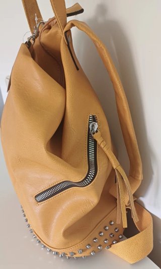 Mochila Alma Blue color camel Tachuelas Cremallera