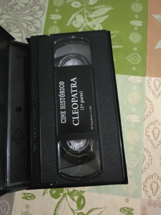 4 Películas VHS: Ivanhoe, Mosqueteros, Regreso Mos