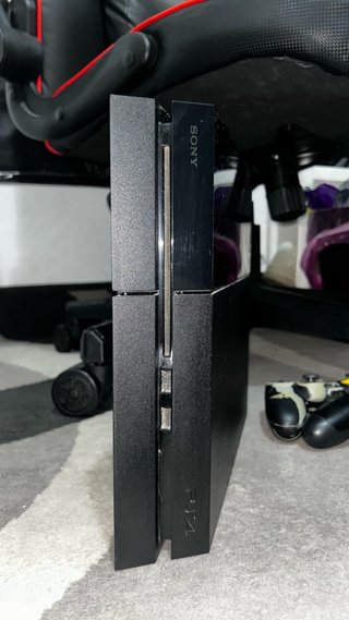 PS4 Negra + Play Camara + 3 Mandos + Soporte