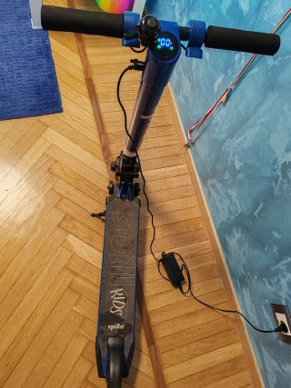 Monopattino elettrico blu