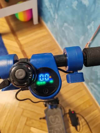 Monopattino elettrico blu