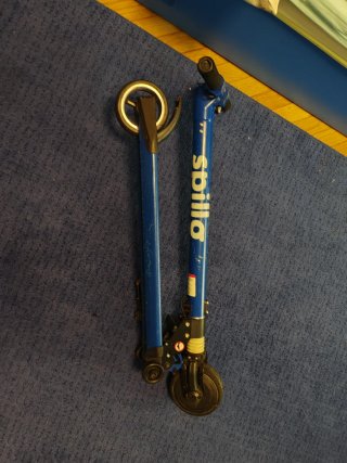 Monopattino elettrico blu