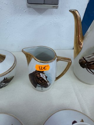 Juego de café porcelana caballos oro