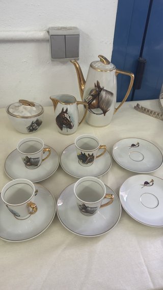 Juego de café porcelana caballos oro