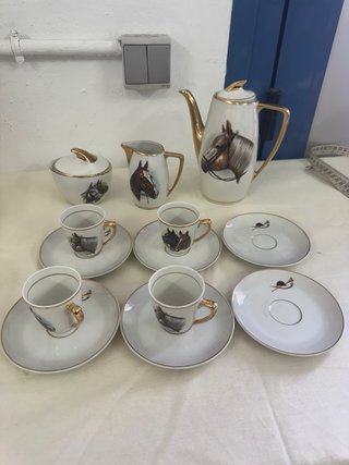 Juego de café porcelana caballos oro