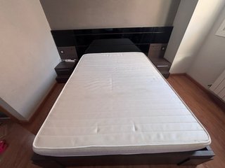 Conjunto habitación: cómoda, espejo, cama