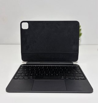Magic Keyboard iPad Pro 11" M4 (Español) + Caja