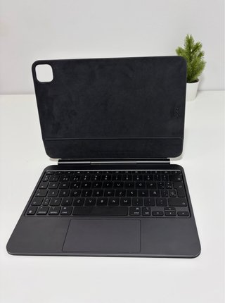 Magic Keyboard iPad Pro 11" M4 (Español) + Caja