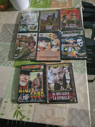 8 DVDs John Wayne