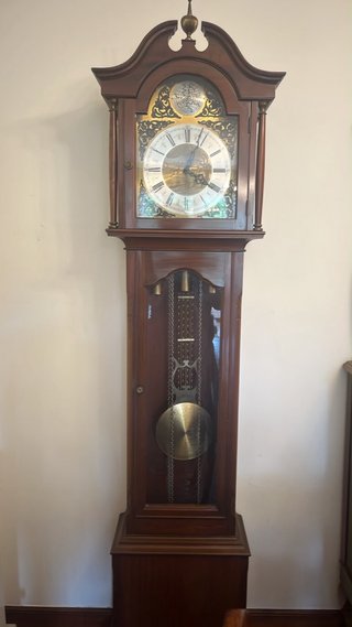 Reloj de pie de madera