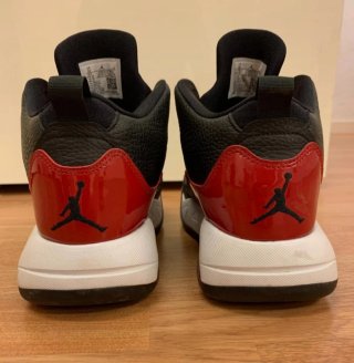 Jordan Zapatillas Negras y Rojas