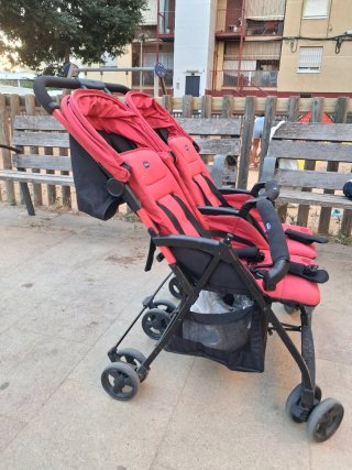 Silla de paseo gemelar Chicco roja