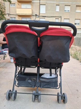 Silla de paseo gemelar Chicco roja