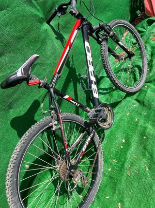 Bicicleta B-Pro Negra y Roja
