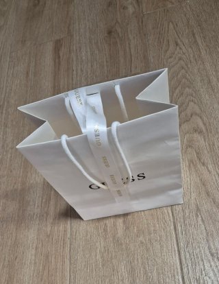 Bolsa Guess blanca con lazo