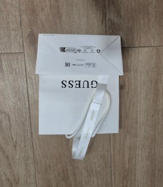 Bolsa Guess blanca con lazo