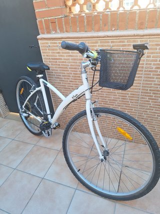 Bicicleta Btwin Blanca con Cesta