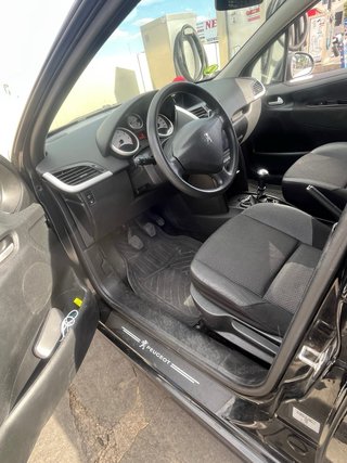 Peugeot 207 2010