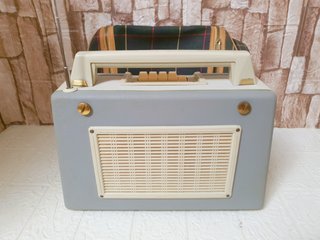 Radio antigua transistores vintage época baquelita