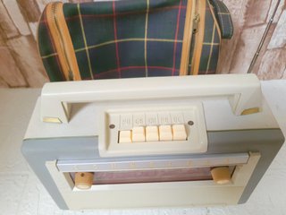 Radio antigua transistores vintage época baquelita